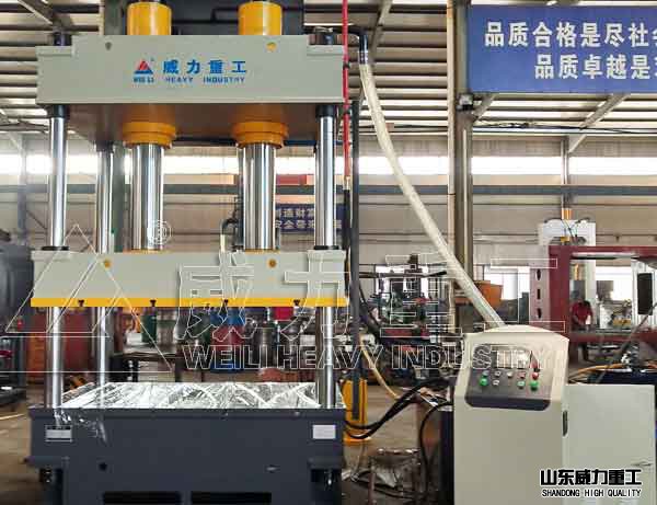 315吨彩石金属瓦成型液压机