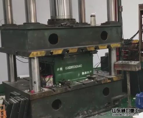 玻璃钢井盖模压加工现场