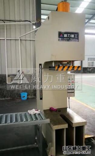 63吨单柱液压机